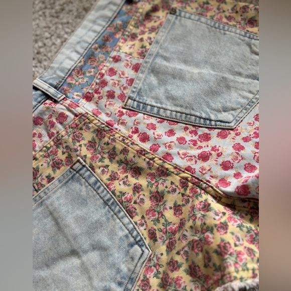 Anthropologie X Farm Rio High-Rise Patchwork Denim Shorts Floral Size 29 - Picture 8 of 12